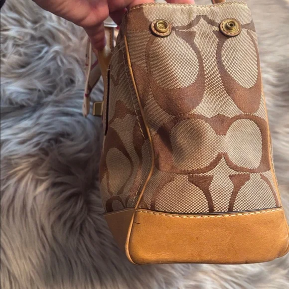 Coach purse with Bow Accent - Picture 6 of 8